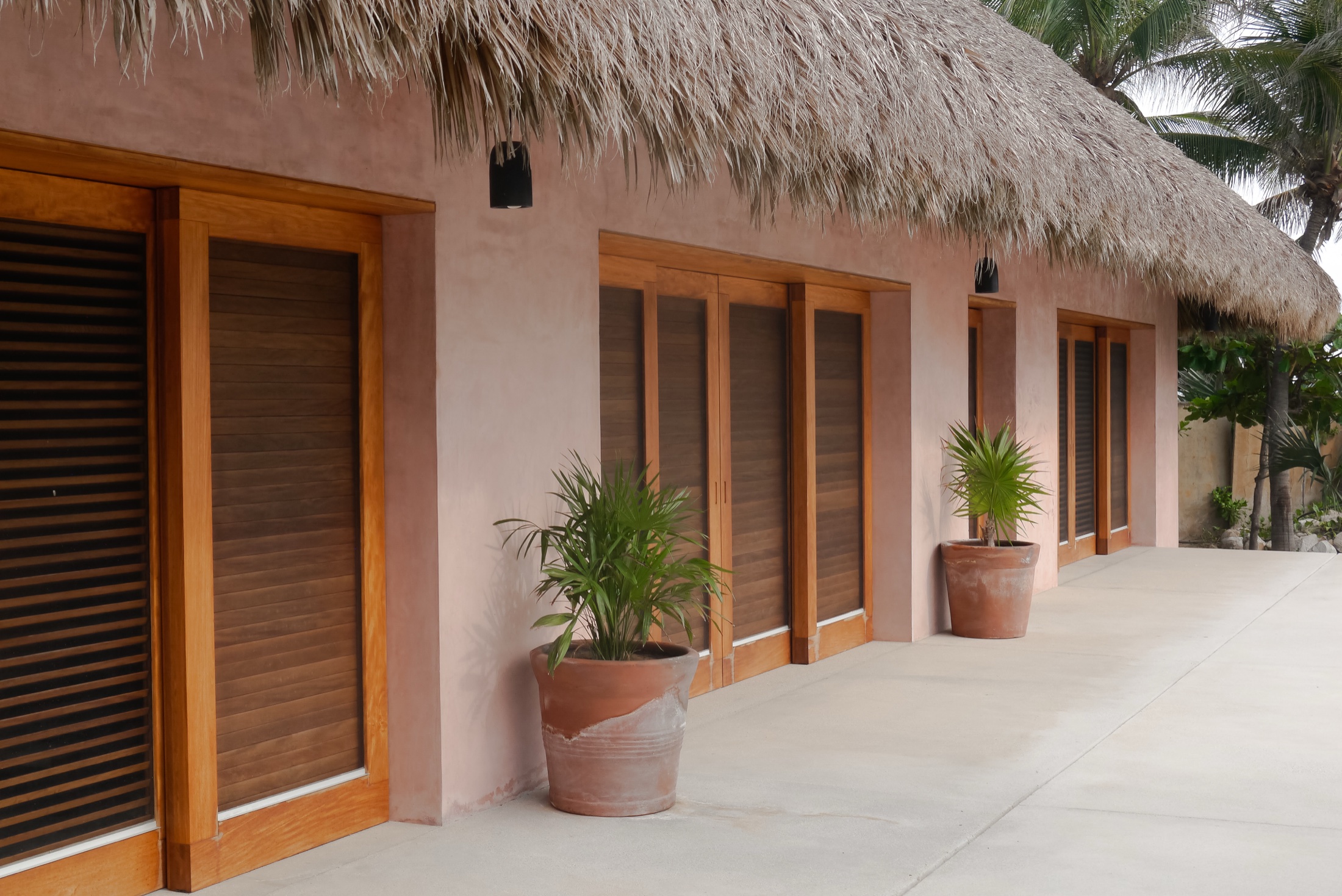 Casa Coco: Wood doors and shutters
