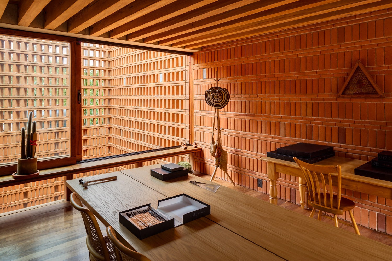 Estudio Iturbide: Tzalam beams and windows