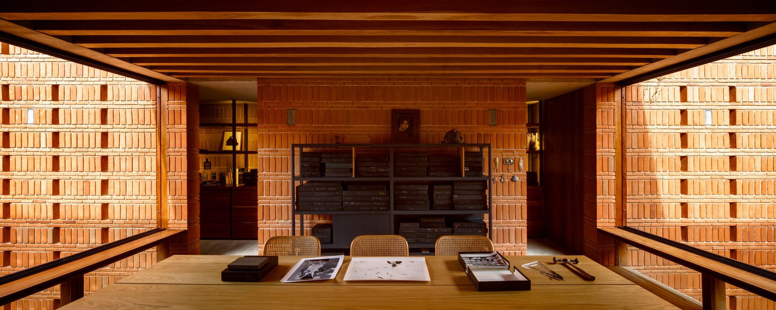 Estudio Iturbide: Tzalam beams and windows