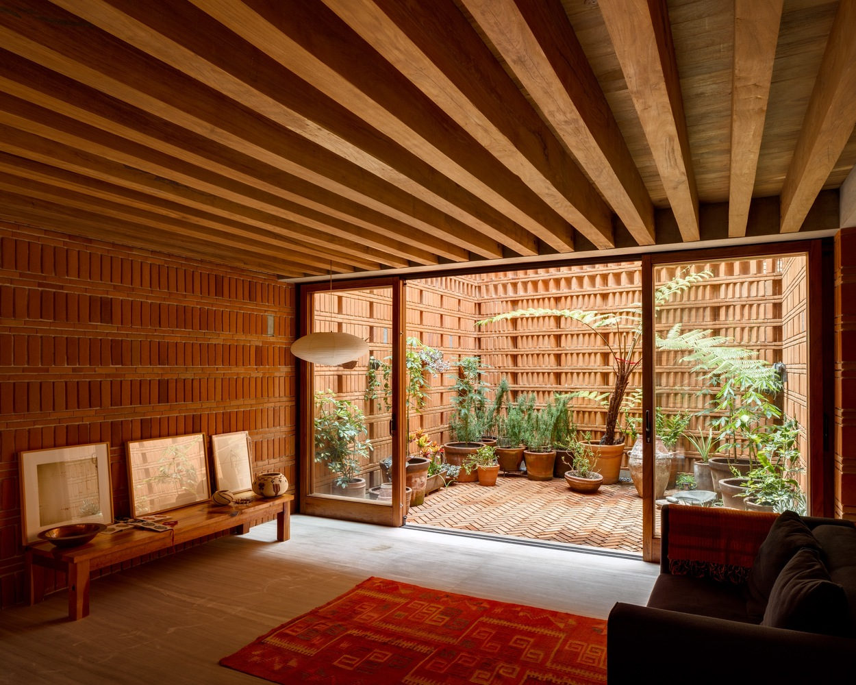 Estudio Iturbide: Tzalam beams and windows