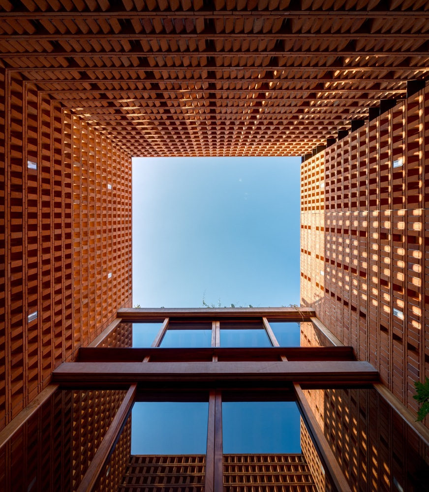 Estudio Iturbide: Tzalam lift-and-slide windows