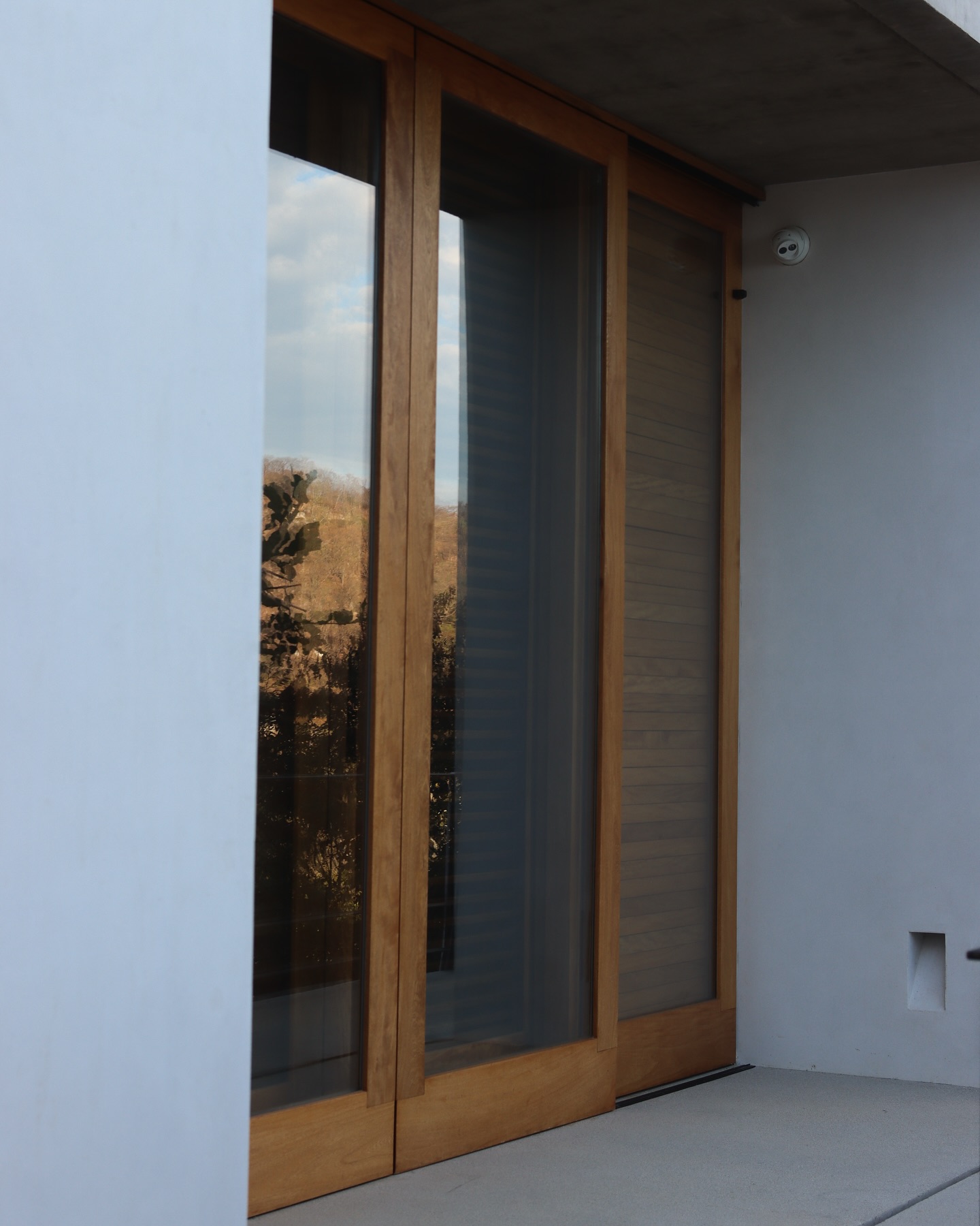 Casa Costa Oaxaqueña: Macuil doors in a coastal setting