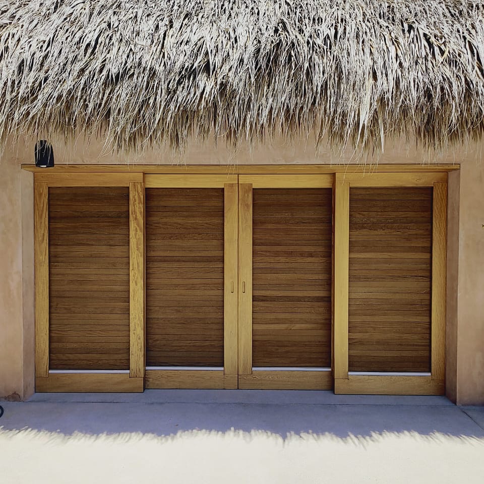 Casa Costa Oaxaqueña: Wood doors and windows on the Oaxaca coast