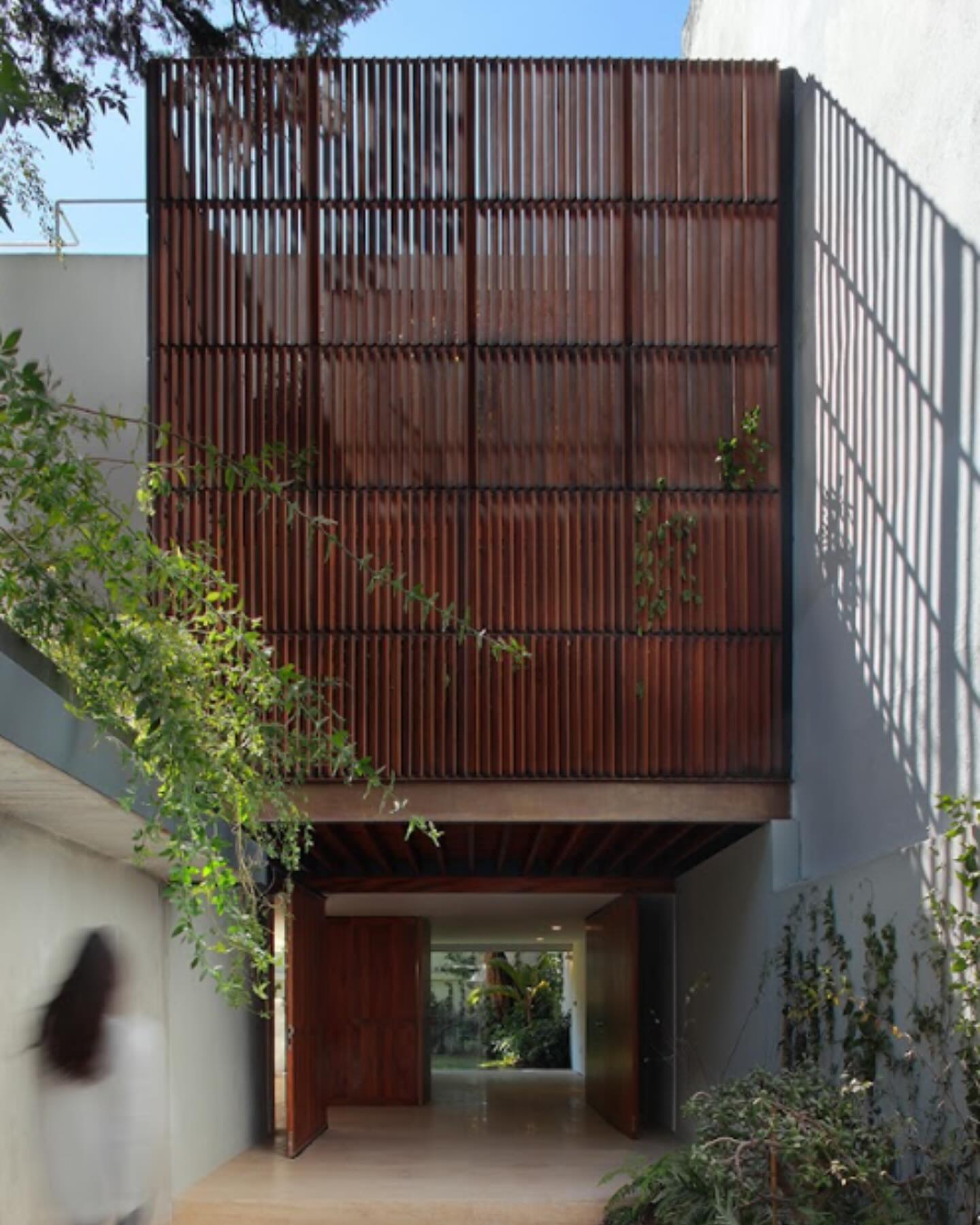 Casa Hortensia: Wood screen and roof at Casa Hortensia