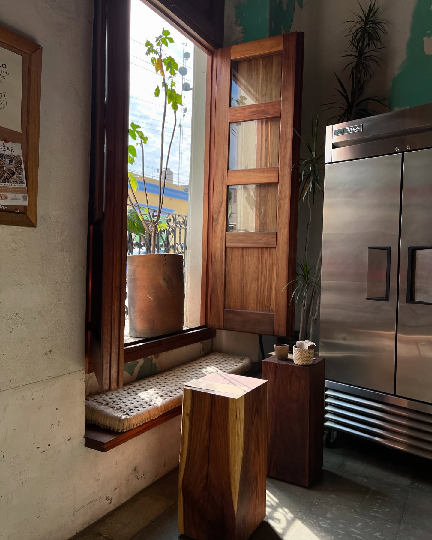 Restaurante Criollo: Windows and live-edge tables at Restaurante Criollo